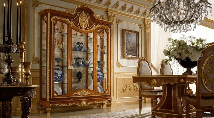 Італійські меблі для вітальні (57 фото): меблі з Італії в сучасному, класичному та іншому стилі. Моделі з дерева та інших матеріалів