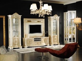 Італійські меблі для вітальні (57 фото): меблі з Італії в сучасному, класичному та іншому стилі. Моделі з дерева та інших матеріалів