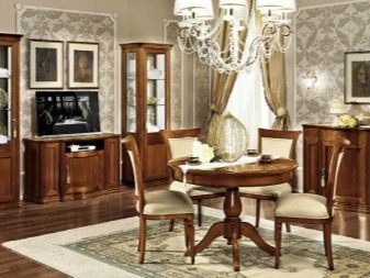 Італійські меблі для вітальні (57 фото): меблі з Італії в сучасному, класичному та іншому стилі. Моделі з дерева та інших матеріалів