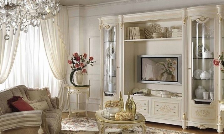 Італійські меблі для вітальні (57 фото): меблі з Італії в сучасному, класичному та іншому стилі. Моделі з дерева та інших матеріалів