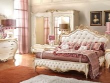 Італійські спальні (72 фото): огляд меблів з Італії, особливості вибору гарнітура в сучасному і класичному, бароко і модерн стилях з масиву дерева