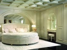 Італійські спальні (72 фото): огляд меблів з Італії, особливості вибору гарнітура в сучасному і класичному, бароко і модерн стилях з масиву дерева