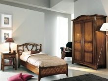 Італійські спальні (72 фото): огляд меблів з Італії, особливості вибору гарнітура в сучасному і класичному, бароко і модерн стилях з масиву дерева