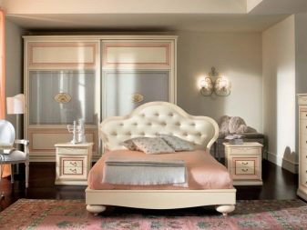 Італійські спальні (72 фото): огляд меблів з Італії, особливості вибору гарнітура в сучасному і класичному, бароко і модерн стилях з масиву дерева