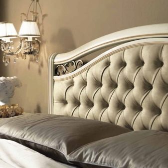 Італійські спальні (72 фото): огляд меблів з Італії, особливості вибору гарнітура в сучасному і класичному, бароко і модерн стилях з масиву дерева