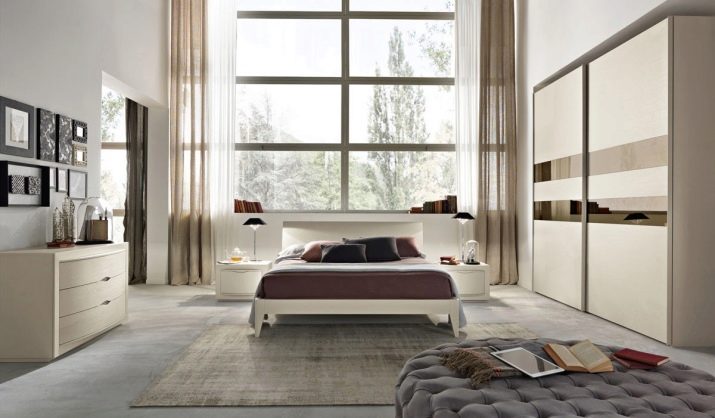 Італійські спальні (72 фото): огляд меблів з Італії, особливості вибору гарнітура в сучасному і класичному, бароко і модерн стилях з масиву дерева