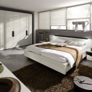 Італійські спальні (72 фото): огляд меблів з Італії, особливості вибору гарнітура в сучасному і класичному, бароко і модерн стилях з масиву дерева