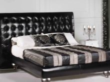 Італійські спальні (72 фото): огляд меблів з Італії, особливості вибору гарнітура в сучасному і класичному, бароко і модерн стилях з масиву дерева