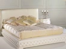 Італійські спальні (72 фото): огляд меблів з Італії, особливості вибору гарнітура в сучасному і класичному, бароко і модерн стилях з масиву дерева