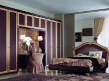 Італійські спальні (72 фото): огляд меблів з Італії, особливості вибору гарнітура в сучасному і класичному, бароко і модерн стилях з масиву дерева