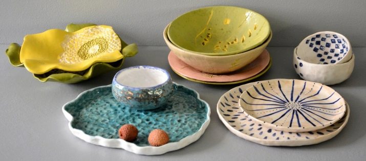 Тарілки (37 фото): для чого потрібні символи страви? Види посуду для других страв. Призначення пиріжкових і закусочних тарілок