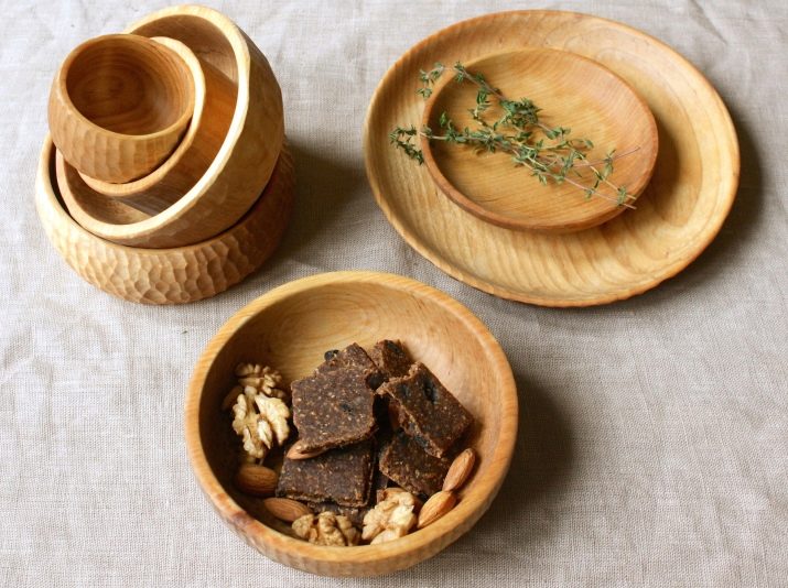 Тарілки (37 фото): для чого потрібні символи страви? Види посуду для других страв. Призначення пиріжкових і закусочних тарілок