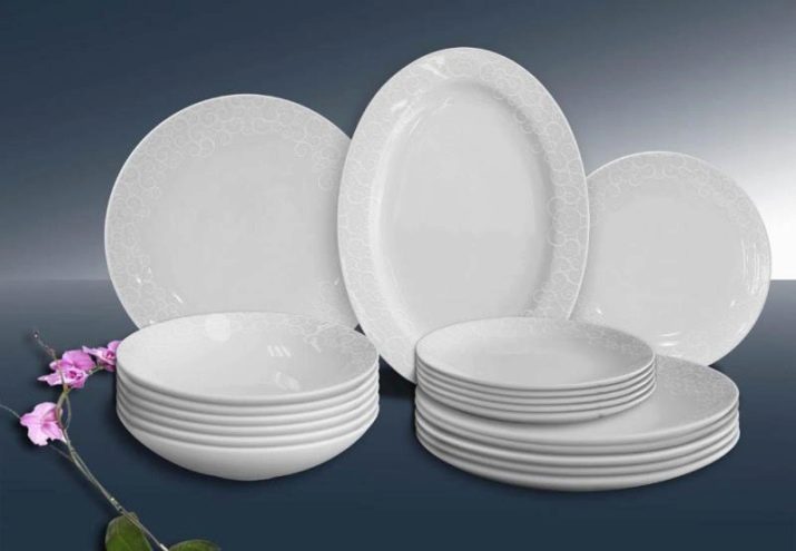 Тарілки (37 фото): для чого потрібні символи страви? Види посуду для других страв. Призначення пиріжкових і закусочних тарілок