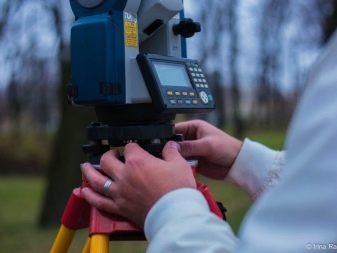 Технік-геодезист: особливості професії, посадова інструкція і функції вертикального планування, скільки розрядів