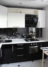 Темні кухні (91 фото): особливості вибору кухонного гарнітура в темних тонах для інтер’єру, дизайн в стилі класика й інші варіанти
