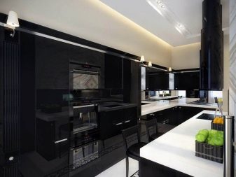 Темні кухні (91 фото): особливості вибору кухонного гарнітура в темних тонах для інтер’єру, дизайн в стилі класика й інші варіанти