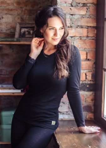 Термобілизна Janus: вибираємо дитячі, жіночі та чоловічі комплекти, термошкарпетки і термоколготки. Як носити і доглядати?