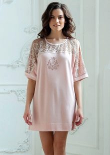 Трикотажні туніки (176 фото): фасони жіночих тунік з трикотажу, турецькі туніки, ошатні, домашні, з довгим рукавом