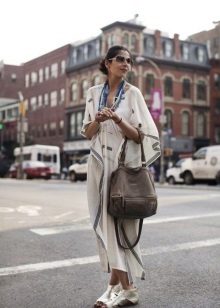 Трикотажні туніки (176 фото): фасони жіночих тунік з трикотажу, турецькі туніки, ошатні, домашні, з довгим рукавом