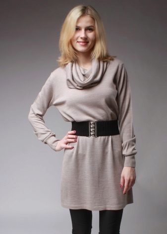 Трикотажні туніки (176 фото): фасони жіночих тунік з трикотажу, турецькі туніки, ошатні, домашні, з довгим рукавом