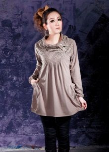 Трикотажні туніки (176 фото): фасони жіночих тунік з трикотажу, турецькі туніки, ошатні, домашні, з довгим рукавом