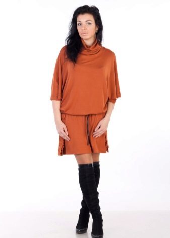 Трикотажні туніки (176 фото): фасони жіночих тунік з трикотажу, турецькі туніки, ошатні, домашні, з довгим рукавом