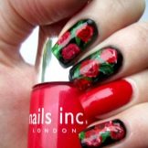 Троянди на нігтях (50 фото): дизайн трафаретного манікюру з трояндочками, червоний і чорний малюнок на коротких нігтях