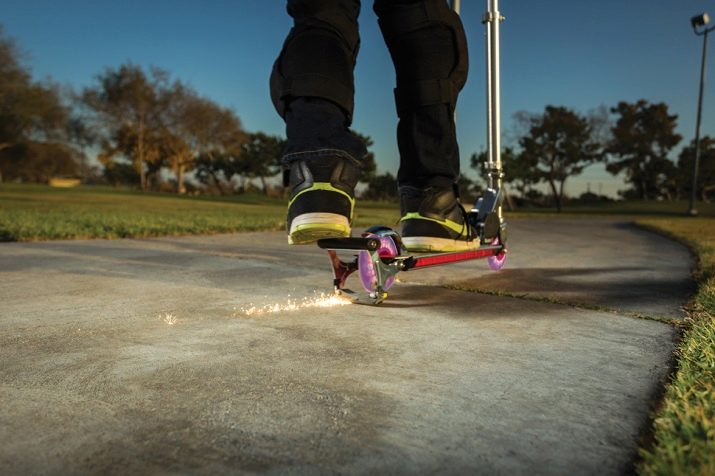 Трюки на самокаті (21 фото): назви трюків для початківців. Як навчитися робити найскладніші трюки? Види легких трюків