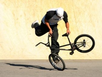 Трюкові велосипеди (31 фото): що таке BMX велосипед? Як називаються маленькі велосипеди для екстремального катання?