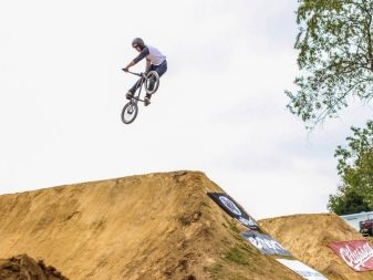 Трюкові велосипеди (31 фото): що таке BMX велосипед? Як називаються маленькі велосипеди для екстремального катання?