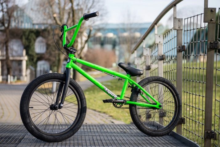 Трюкові велосипеди (31 фото): що таке BMX велосипед? Як називаються маленькі велосипеди для екстремального катання?