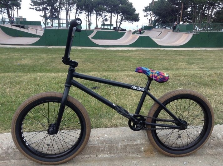 Трюкові велосипеди (31 фото): що таке BMX велосипед? Як називаються маленькі велосипеди для екстремального катання?
