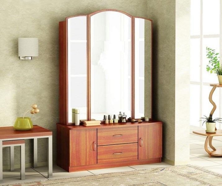 Трюмо і трельяж в передпокій (43 фото): вибір кутових та інших трельяжів з дзеркалом в коридор