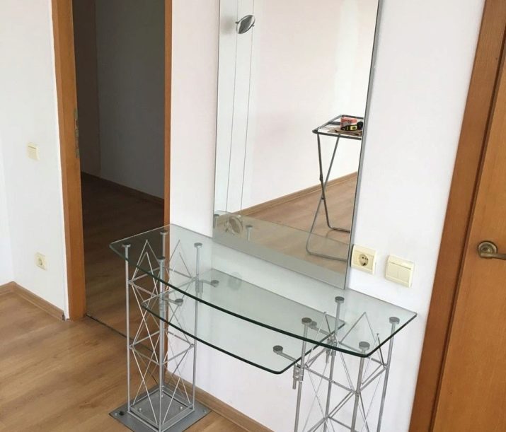 Трюмо і трельяж в передпокій (43 фото): вибір кутових та інших трельяжів з дзеркалом в коридор