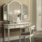 Трюмо і трельяж в передпокій (43 фото): вибір кутових та інших трельяжів з дзеркалом в коридор