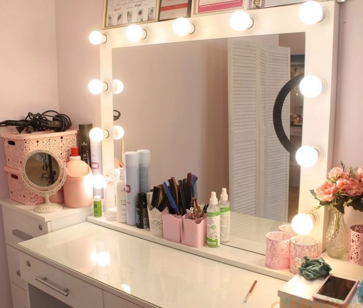 Трюмо і трельяж в передпокій (43 фото): вибір кутових та інших трельяжів з дзеркалом в коридор