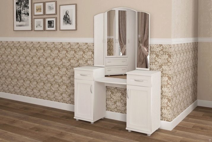 Трюмо і трельяж в передпокій (43 фото): вибір кутових та інших трельяжів з дзеркалом в коридор