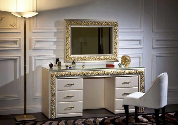 Трюмо і трельяж в передпокій (43 фото): вибір кутових та інших трельяжів з дзеркалом в коридор