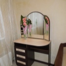 Трюмо і трельяжі в спальню: розміри кутових дзеркал, біле трюмо і моделі інших відтінків