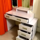 Трюмо і трельяжі в спальню: розміри кутових дзеркал, біле трюмо і моделі інших відтінків