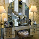 Трюмо і трельяжі в спальню: розміри кутових дзеркал, біле трюмо і моделі інших відтінків