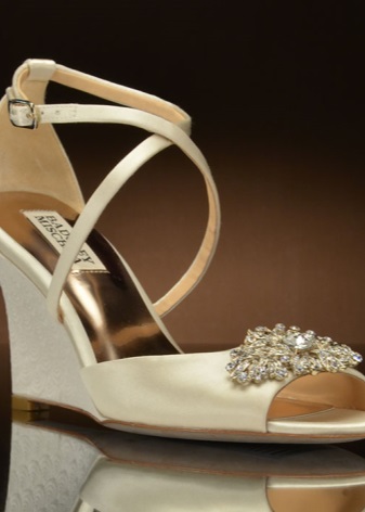 Туфлі Badgley Mischka (65 фото): повсякденні та весільні моделі,як копія відрізняється від оригіналу