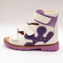 Туфлі для дівчаток (111 фото): новорічні дитячі кофти для дівчаток, Котофей, Капика, модне взуття для дітей