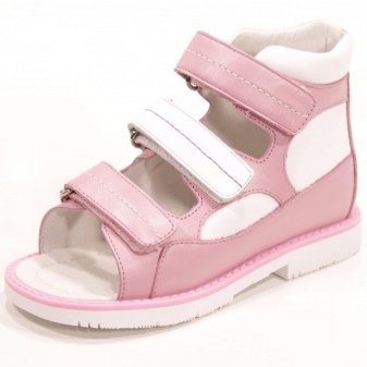 Туфлі для дівчаток (111 фото): новорічні дитячі кофти для дівчаток, Котофей, Капика, модне взуття для дітей