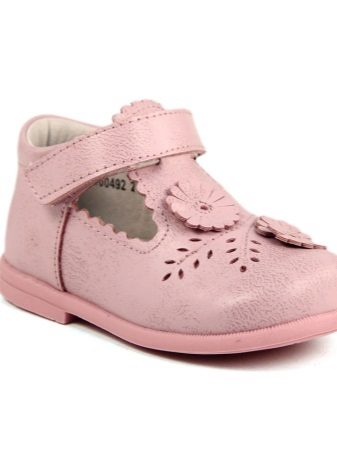 Туфлі для дівчаток (111 фото): новорічні дитячі кофти для дівчаток, Котофей, Капика, модне взуття для дітей