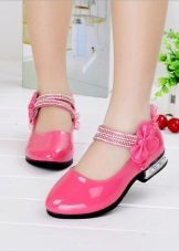 Туфлі для дівчаток на підборах (71 фото): дитячі моделі, каблук на дівчаток 12 років, варіанти для школи