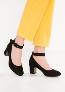 Туфлі Mary Jane (62 фото): з чим носити моделі з ремінцем на підйомі в стилі Мері Джейн