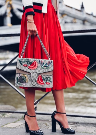 Туфлі Mary Jane (62 фото): з чим носити моделі з ремінцем на підйомі в стилі Мері Джейн