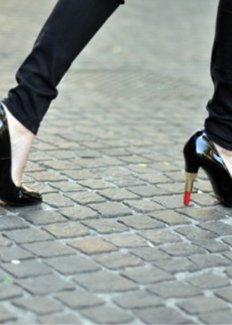 Туфлі на невисокому каблуці (49 фото): красиві жіночі моделі для офісу, для підлітків