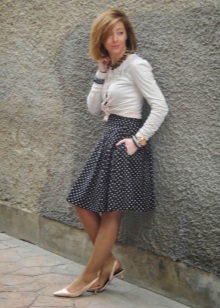 Туфлі на невисокому каблуці (49 фото): красиві жіночі моделі для офісу, для підлітків